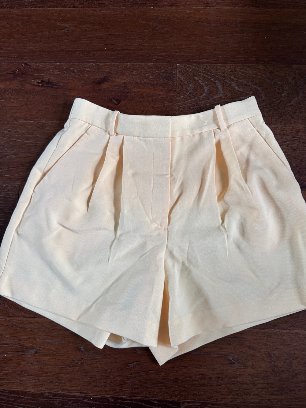 Abercrombie & Fitch High-Rise Pleated Shorts
